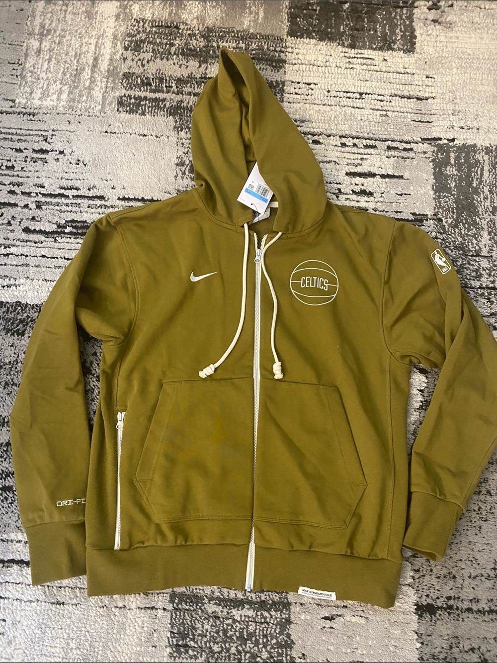 New Men’s Nike Standard Issue Boston Celtics Dri-Fit Terry Hoodie Medium
